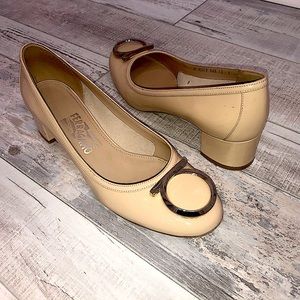 Ferragamo patent nude leather classic block heel size 10 pumps, 2 in heel